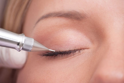 Download this Permanent Eyeliner picture